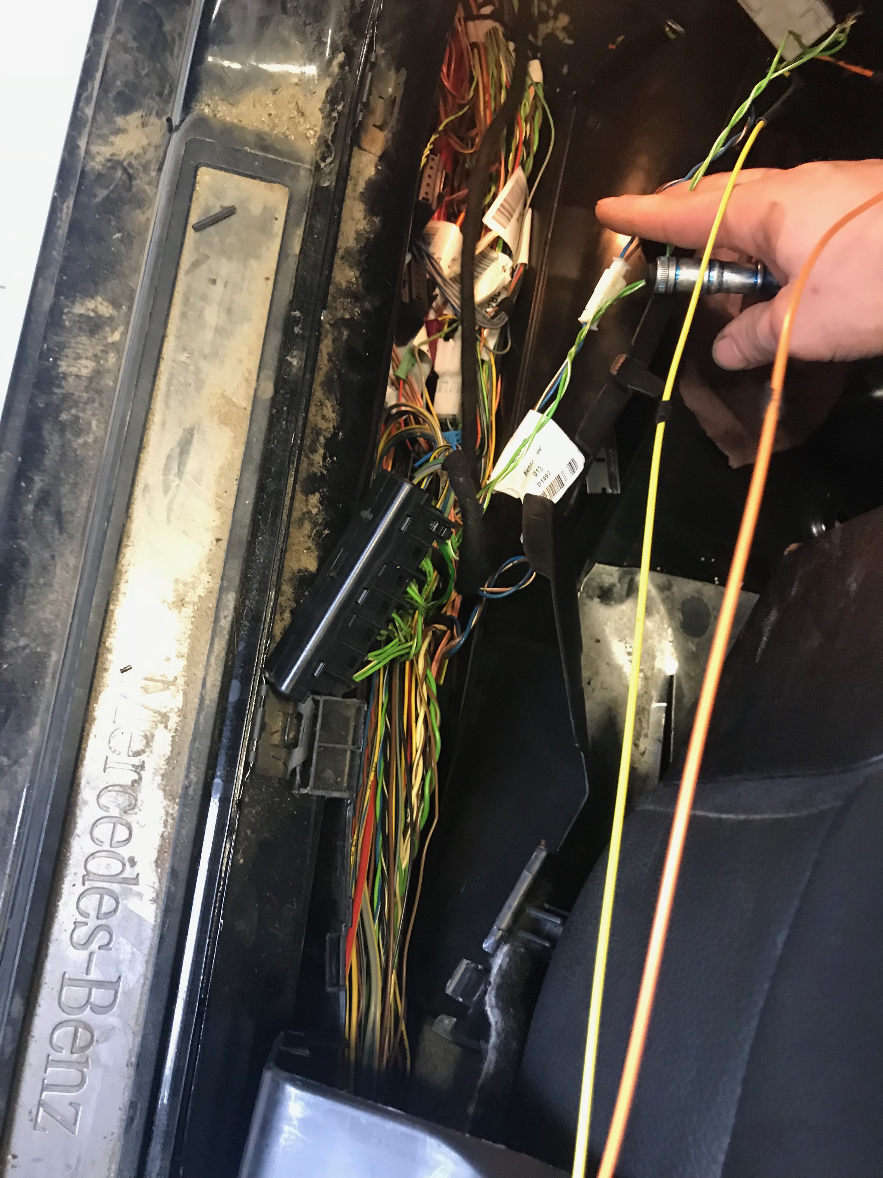 Mercedes Wiring Harness - Diagnosis And Repair